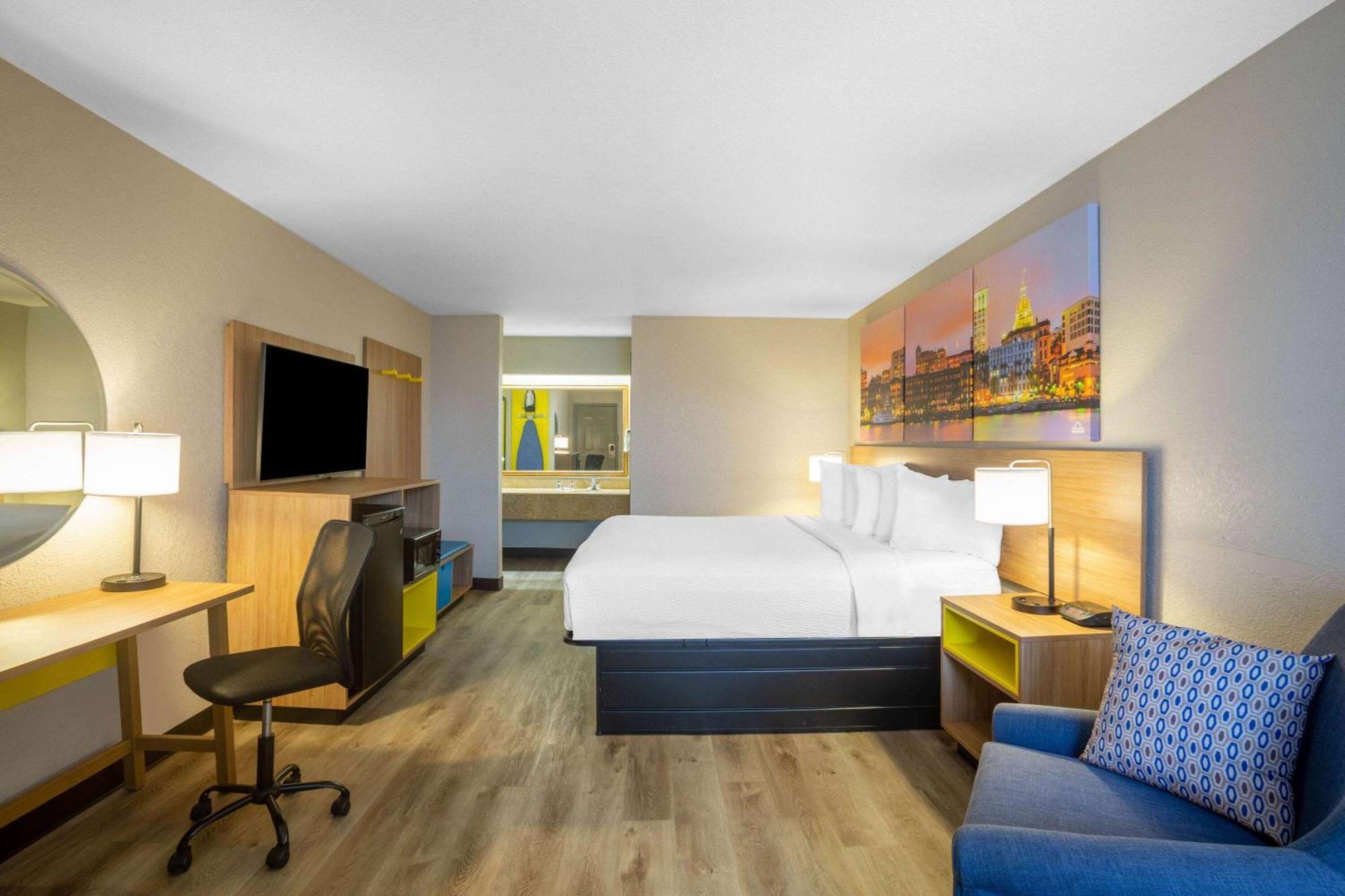 Days Inn By Wyndham Minot Bagian luar foto