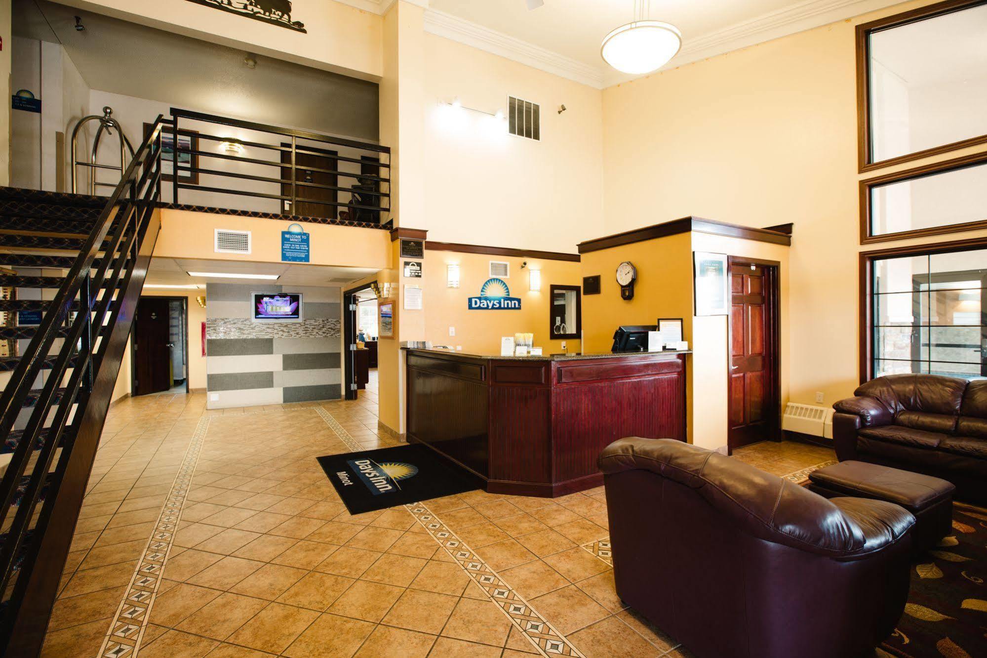 Days Inn By Wyndham Minot Bagian luar foto