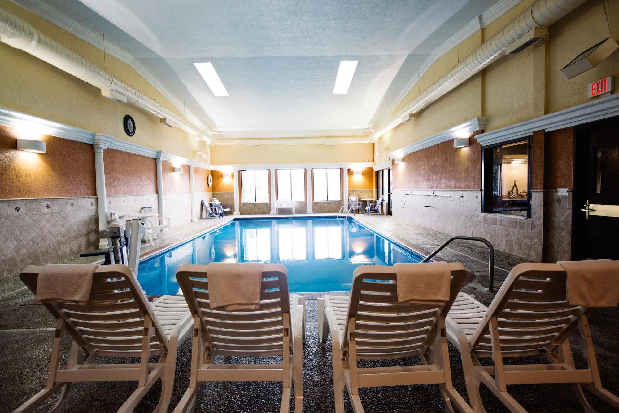 Days Inn By Wyndham Minot Bagian luar foto