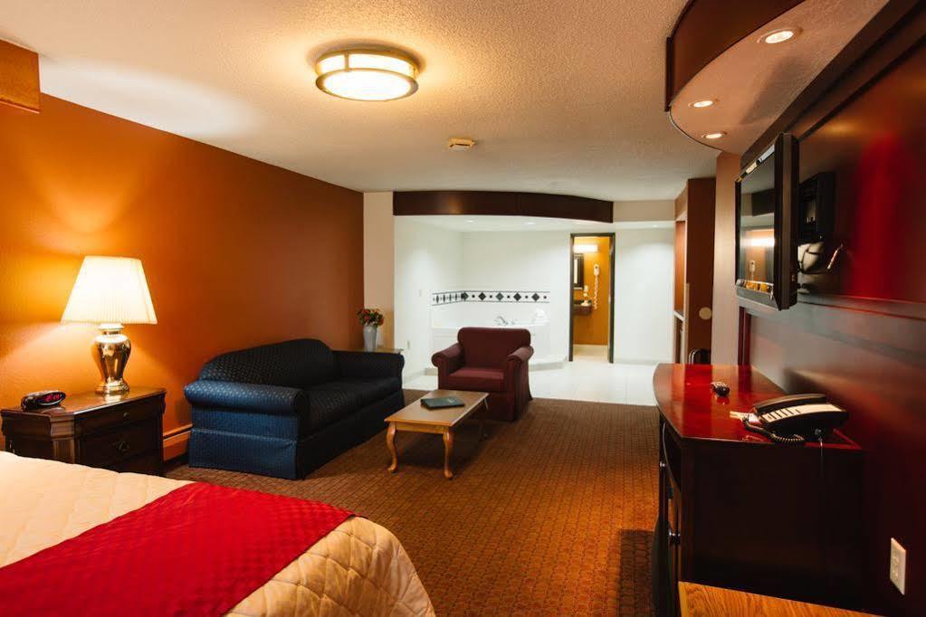 Days Inn By Wyndham Minot Bagian luar foto